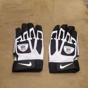 Nike Black and White NFL Equipment Gloves OL Gloves